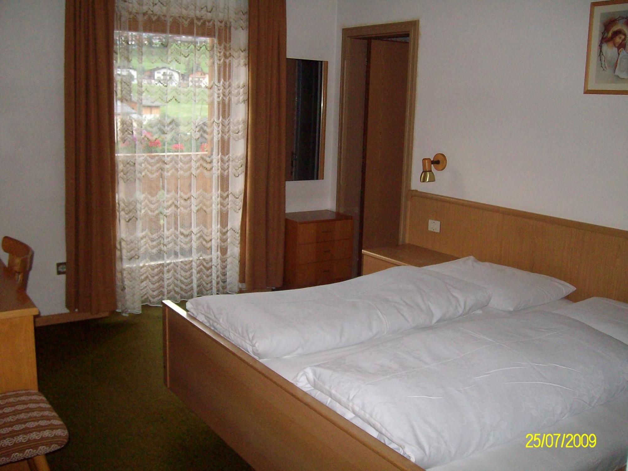 Elmes Bed & Breakfast La Villa  Exterior photo